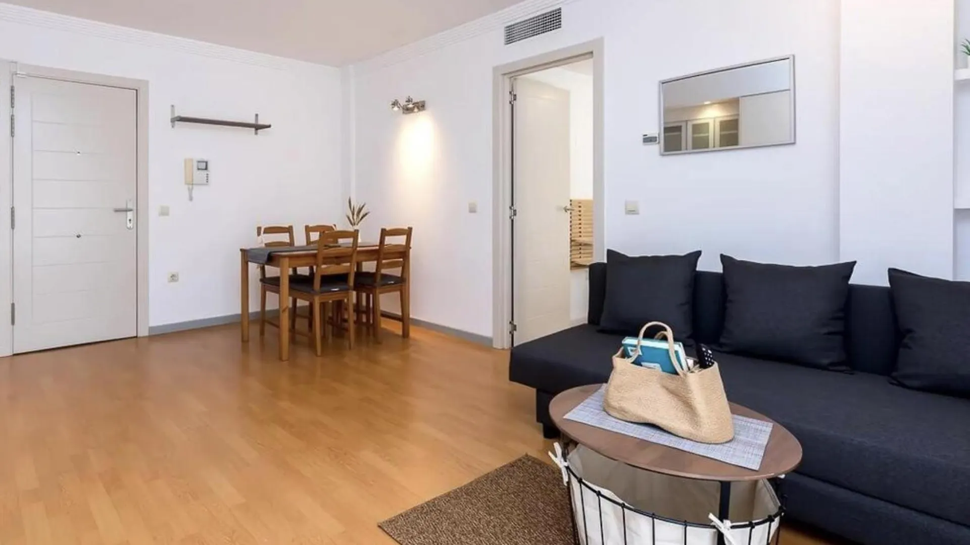 H2M Ventura Angel Flat Smarttv & Aacc Near Centre Apartment Malaga Spain
